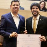 Alberes Xavier recebe Prêmio Graça Araújo e é homenageado por sua contribuição ao jornalismo político em Pernambuco