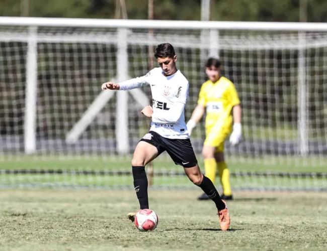 Corinthians Sub-16 conquista Paulista Cup com campanha perfeita; zagueiro Sami Hadi se destaca