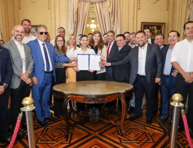 Raquel Lyra sanciona lei que autoriza empréstimo de R$ 1,5 bilhão para obras estruturadoras em Pernambuco