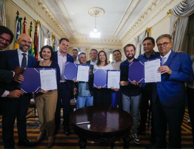 Raquel Lyra autoriza mais de R$ 25 milhões em obras viárias em três regiões de Pernambuco pelo PE na Estrada