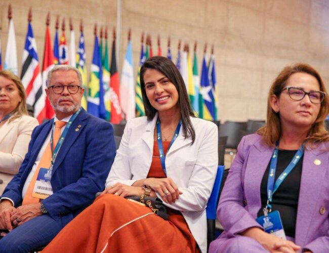 A Voz do Agreste no Planalto Central: Débora Almeida participa da 1ª Marcha Nacional dos Deputados Estaduais em Brasília