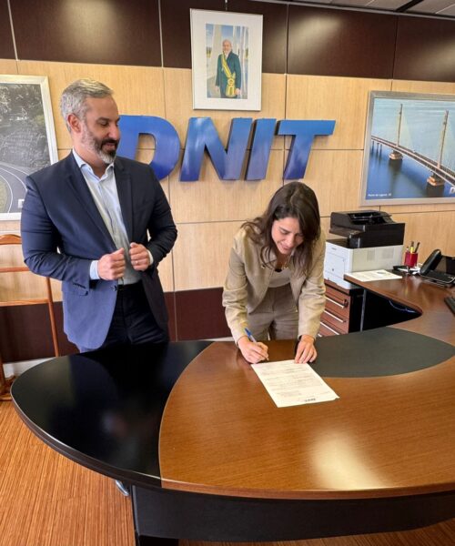 Em Brasília, governadora Raquel Lyra garante junto ao DNIT a construção da variante de Toritama, no Agreste Setentrional