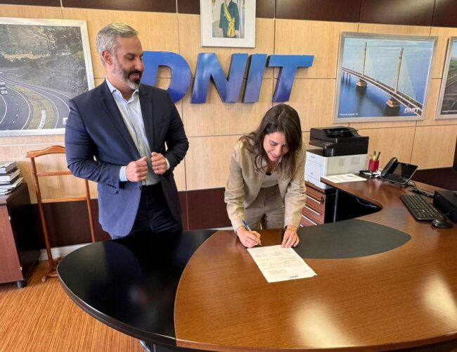 Em Brasília, governadora Raquel Lyra garante junto ao DNIT a construção da variante de Toritama, no Agreste Setentrional