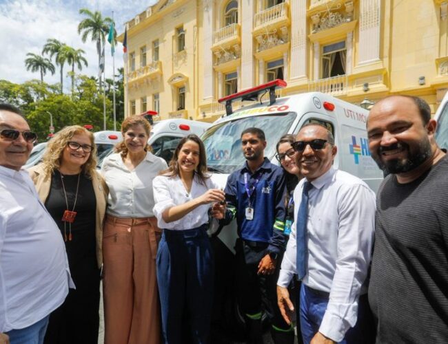 Raquel Lyra entrega 10 novas ambulâncias UTI móvel para reforçar rede estadual de saúde