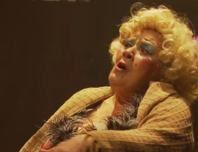 Morre Teuda Bara, fundadora do Grupo Galpão e ícone do teatro brasileiro, aos 84 anos