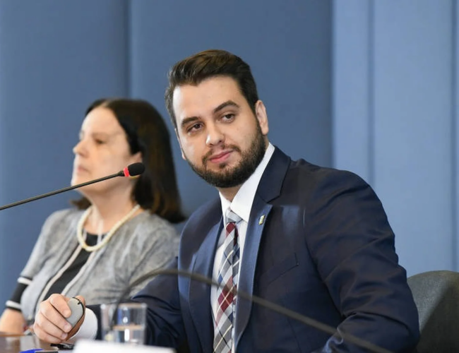 PF prende Filipe Martins, ex-assessor de Jair Bolsonaro condenado por participação na trama golpista