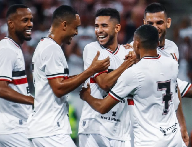 Santa Cruz decide no primeiro tempo, vence o Decisão por 3×0 e estreia com autoridade no Pernambucano