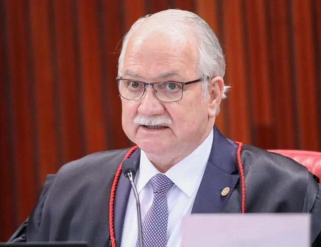 Fachin indica que STF deve discutir permanência de inquérito do Banco Master na Corte