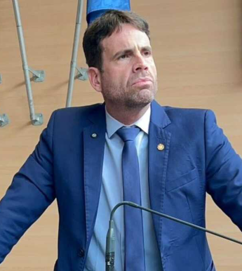 Vereador Eduardo Moura protocola pedido de impeachment contra João Campos por nomeação irregular de procurador