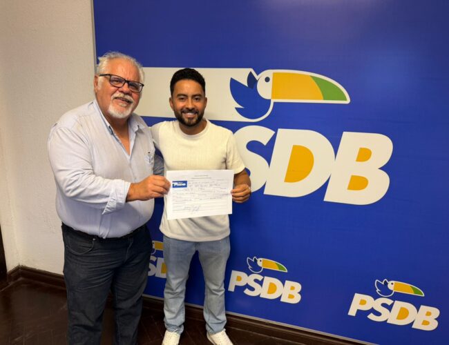 MC Leozinho entra na política, se filia ao PSDB e se lança pré-candidato a deputado em 2026