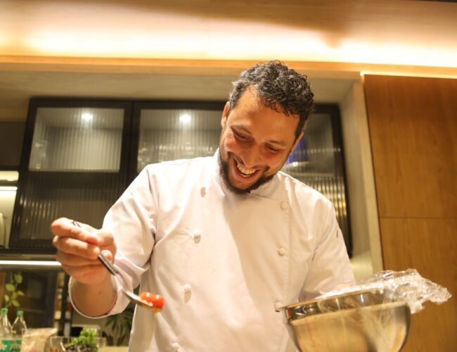 Chef Rafha Diniz prepara Baião de Dois de frutos do mar no Villa D’Águas Ecoparque
