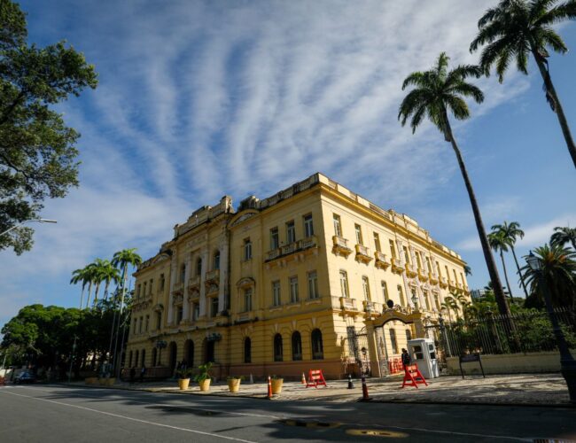 Governo de Pernambuco decreta ponto facultativo na véspera da Paixão de Cristo