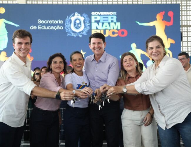 Raquel Lyra assina concessão do saneamento no Sertão e anuncia pacote de investimentos em Petrolina