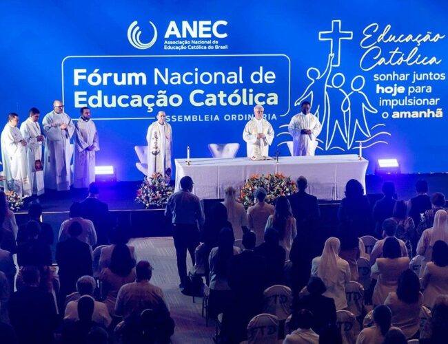 ANEC lança livro que resgata 80 anos da educação católica no Brasil