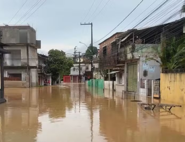 Chuvas em Pernambuco intensificam debate político sobre infraestrutura urbana e gestão pública