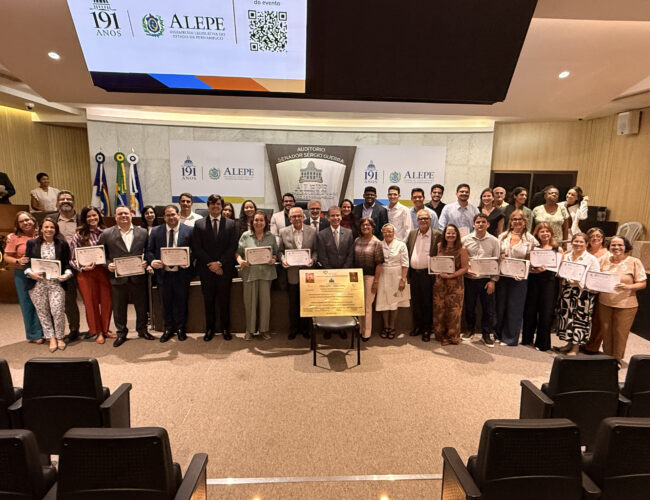Feitosa homenageia programa de transplante cardíaco do PROCAPE/UPE em sessão solene na ALEPE