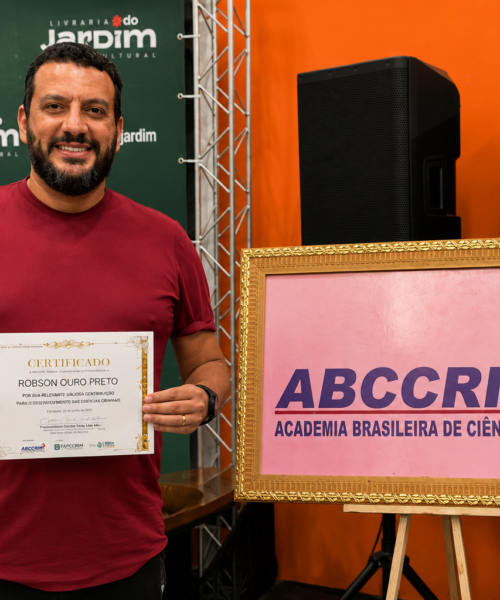 Portal PE News e Robson Ouro Preto são homenageados pela ABCCRIM em seminário sobre patrimônio cultural no Recife