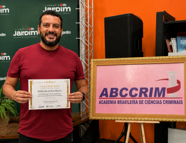 Portal PE News e Robson Ouro Preto são homenageados pela ABCCRIM em seminário sobre patrimônio cultural no Recife