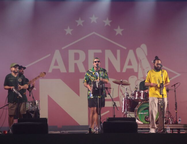 Arena Nº1 reúne torcedores no Recife para celebrar vitória do Brasil sobre a Escócia durante o São João