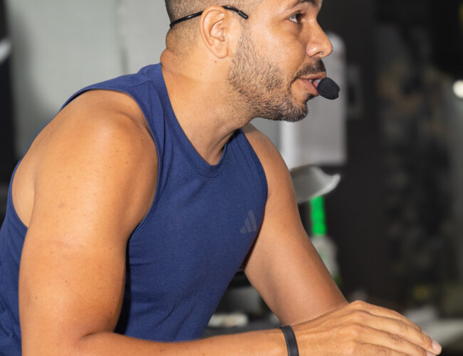 Canetas emagrecedoras exigem acompanhamento e mudança de hábitos para garantir resultados saudáveis, alerta personal trainer