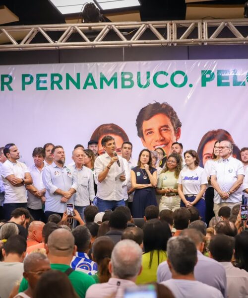 Daniel Coelho lança pré-candidatura a deputado federal com apoio de Raquel Lyra em ato no Centro de Convenções