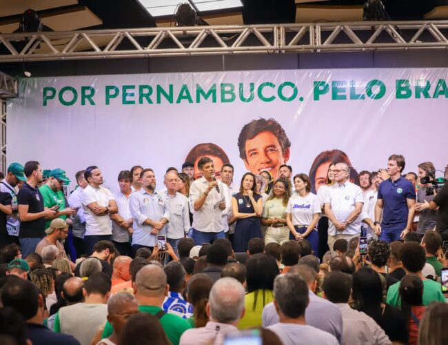 Daniel Coelho lança pré-candidatura a deputado federal com apoio de Raquel Lyra em ato no Centro de Convenções